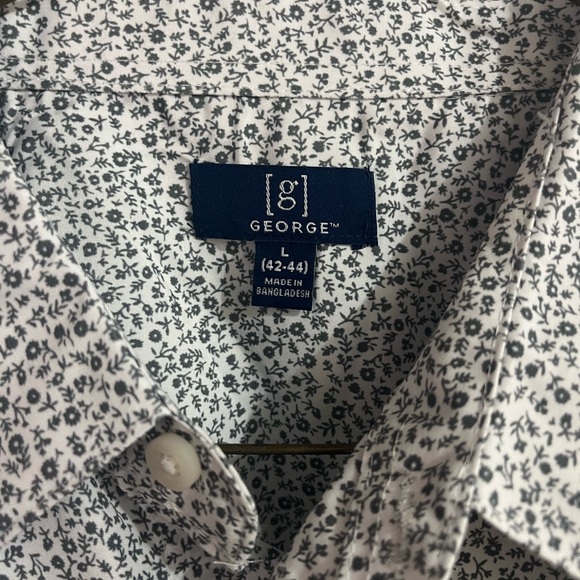 Set of 4 Men buttoned shirts. Size Large. EUC. - Picture 7 of 9